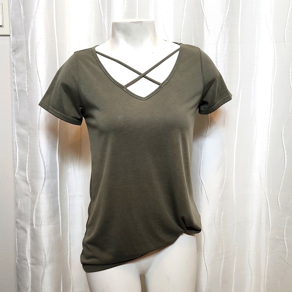 MmMmMm Green V-Neck Top